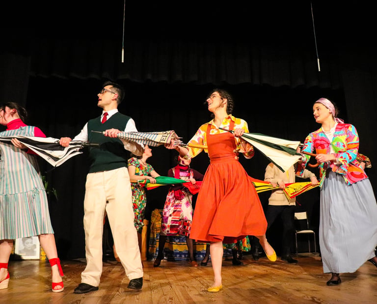 danse sur scène avec des parapluies