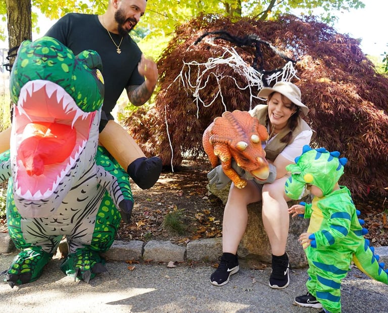 Tracy the Triceratops meets a dino kid