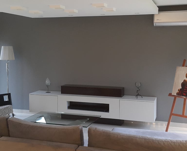 Mueble para tv con sistema de elevación tipo TV lift