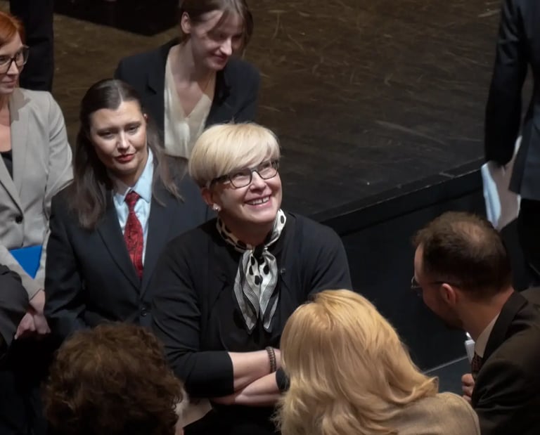 Ministrė pirmininkė Ingrida Šimonytė žiūri spektaklį "3/11 gyvai"