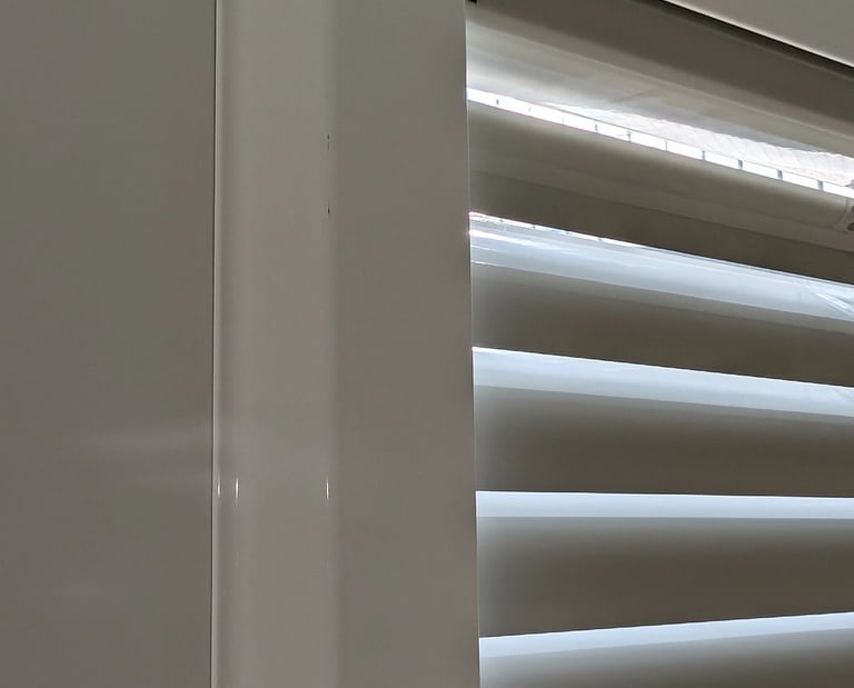 Perfect Fit aluminium venetian blind fitted to uPVC window in Aberdeen