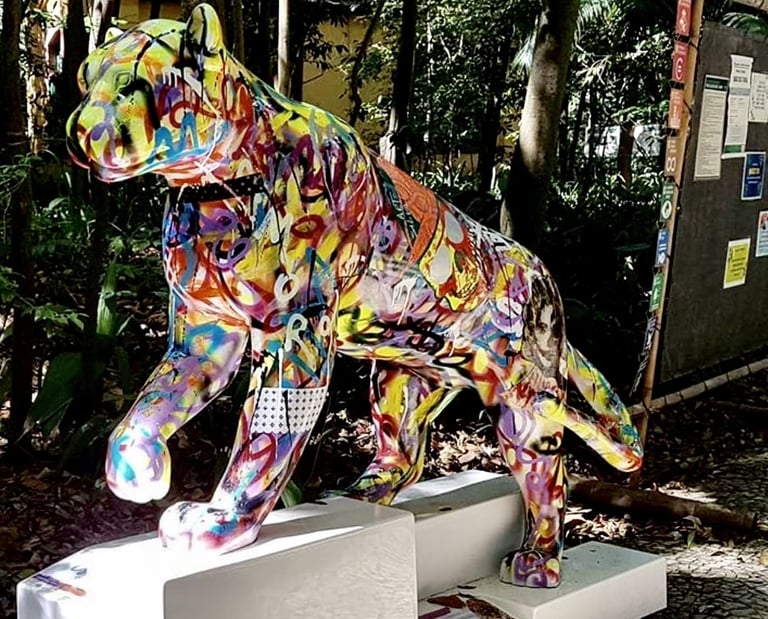 A Jaguar Parade, uma exposição de arte urbana, foi realizada em São Paulo.