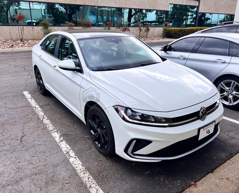 2025 Volkswagen Jetta white color