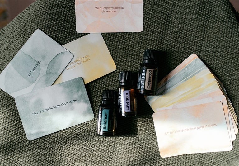 Affirmationskarten und ätherische Öle als ganzheitliches Ritual