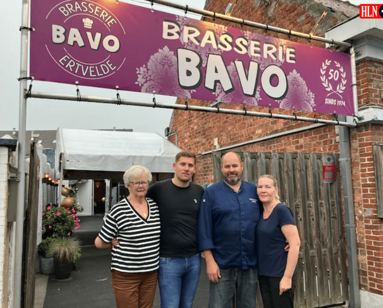 Het team van Brasserie Bavo viert haar 50 jarig bestaan