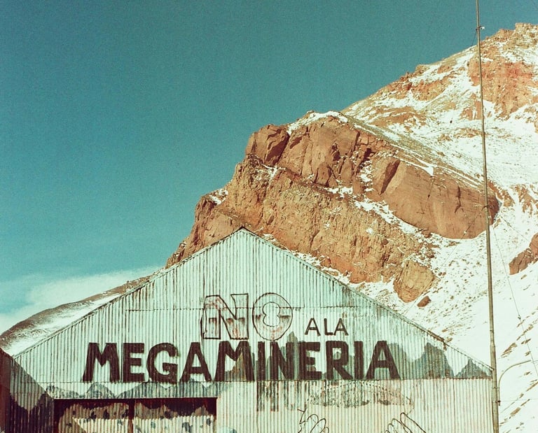 Mural in Mendoza, Argentina showing social resistance in Latin America against large-scale mining