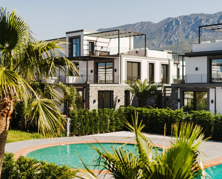 Moderne Apartmentanlage mit Pool, mediterranen Gärten und Bergblick – HAVEN Estates Nordzypern