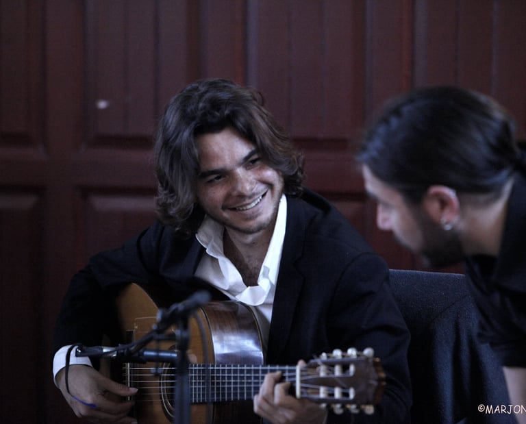 Professional guitarist teaching guitar in Delfshaven, Rotterdam west