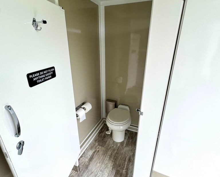 luxury bathroom rental, luxury women's bathroom