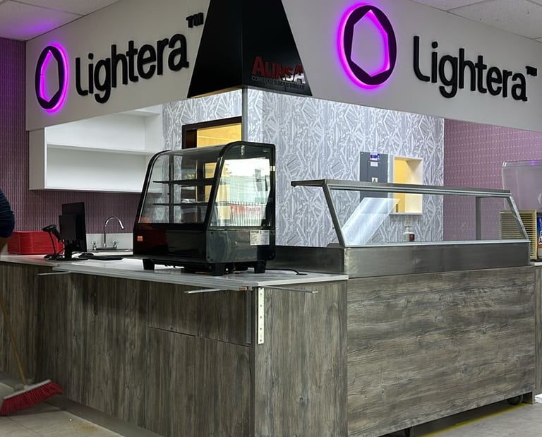Letras iluminadas tipo Channel Letters en mostrador comercial