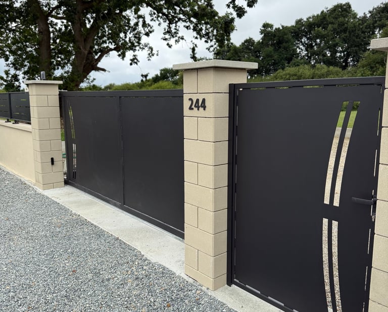Portails coulisant et portillon avec brise vue sur mesure