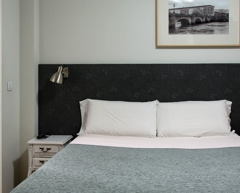 Habitación doble con baño privado en Logroño