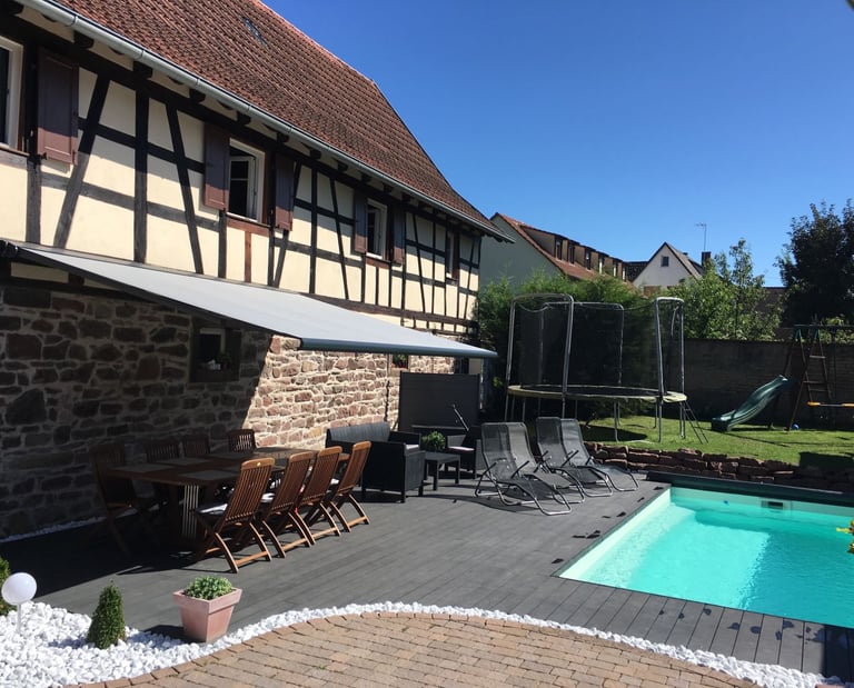 Store banne coffre motorisé installé sur terrasse moderne par LB Menuiserie en Occitanie