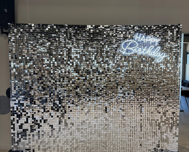 Sidabrinė foto siena, foto siena vilnius, foto siena nuoma vilniuje, foto sieneles nuoma