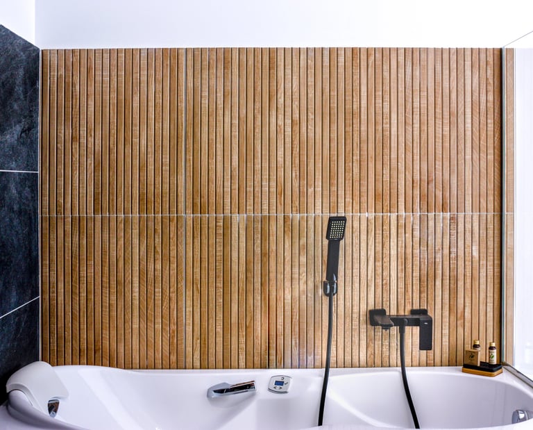 Bath tub with shower hose for spa and hydrotherapy at Domaine Des Lucques