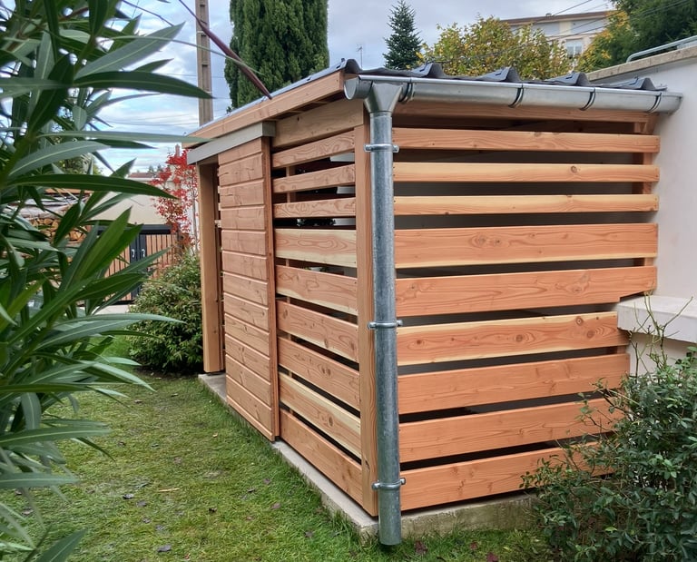 abri de jardin couvert en bois et claustra bois