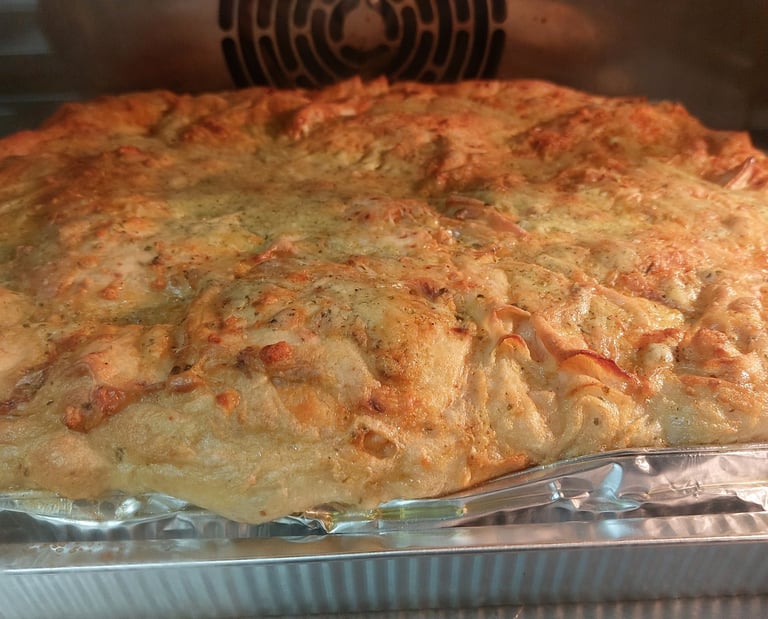 Zuppa gallurese della cucina contadina sarda preparata in modo artigianale