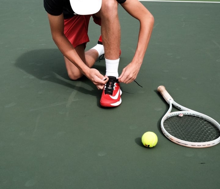 Grégoire Denis en tournoi de tennis national