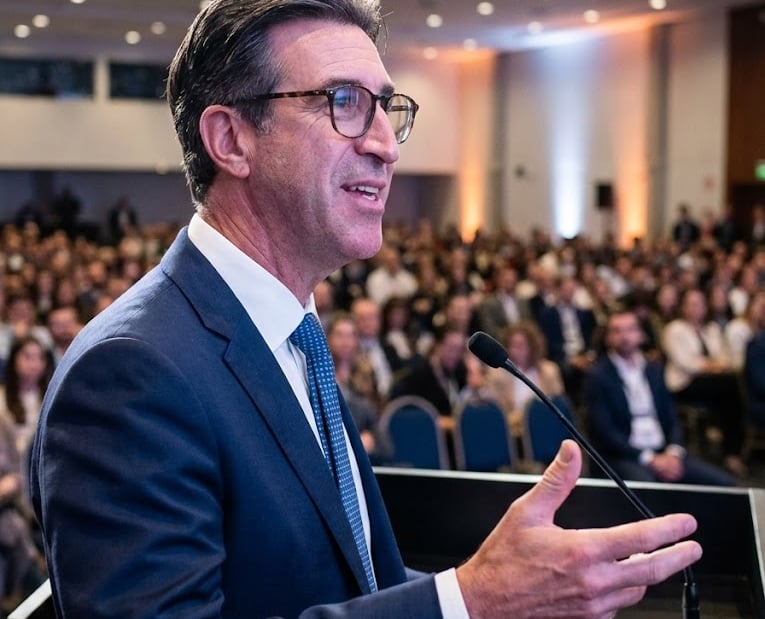 Delivering a change management speech to sales people