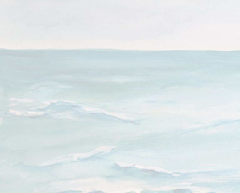 Minimalistisches abstraktes Meeresgemälde mit sanften blauen Wellen und einer hellen Horizontlinie.