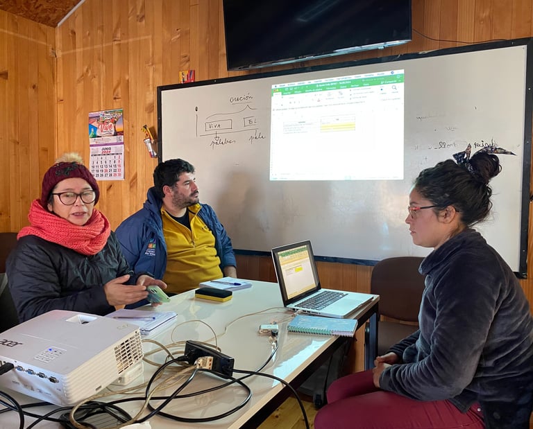 Daniela en reunión de coordinación para proyectos de educación ambiental y sustentabilidad en EcoRum