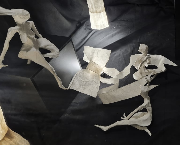 Installations sculptures papier Millau