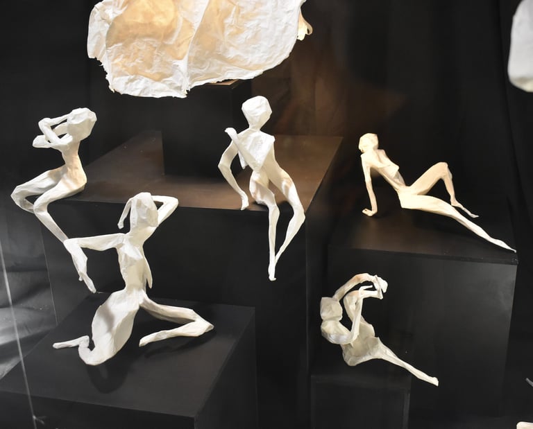 Installations sculptures papier Millau