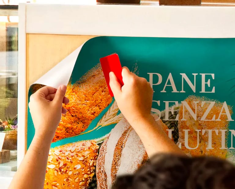 PVC adesivo stampa personalizzata e applicazione su superfice piana