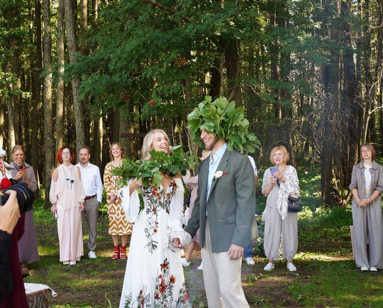 baltiška santuokos ceremonija kai vestuvės vyksta gamtoje netradiciškas formatas vestivalis