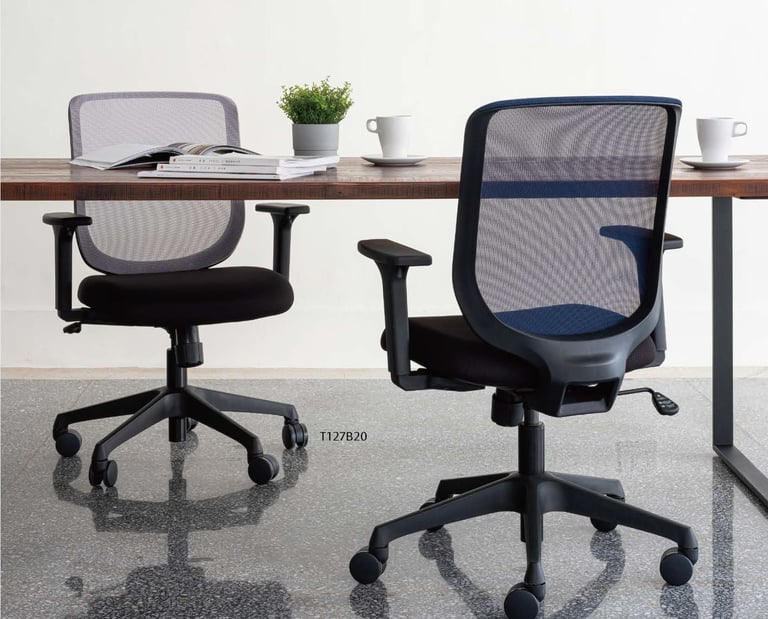 Two Sensit T127 mesh chairs at a wooden desk with books, mugs, and plant decor