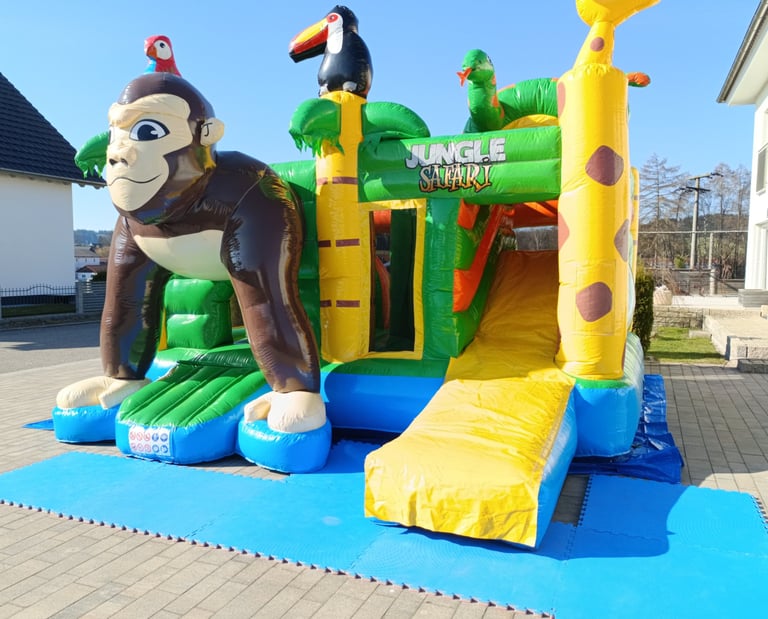 Hüpfburg Safari