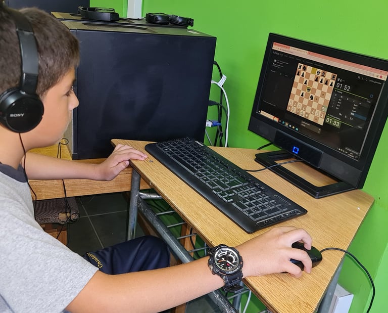 Clases de ajedrez online en el colegio caminito
