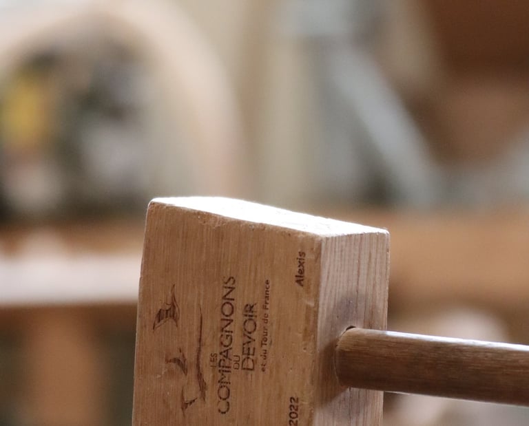 Marteau des Compagnons du Devoir, Alexis Maheut - Artisan Menuisier à Livry-Louvercy