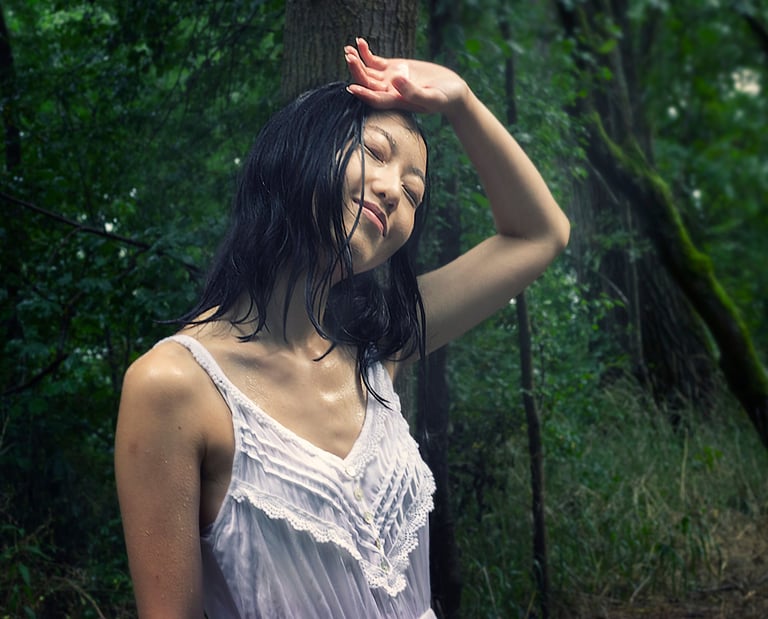 portrait femme asiatique sous la pluie