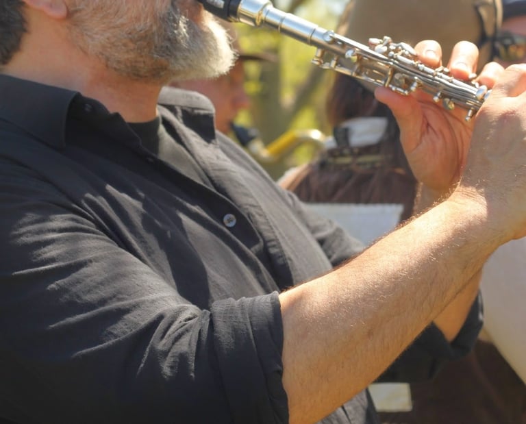 Ben Saffer playing clarinet during a Mazel Tov Kocktail Hour performance