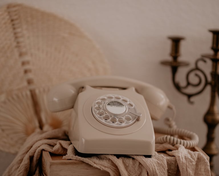 Téléphone vintage beige, modèle Luna, version de face
