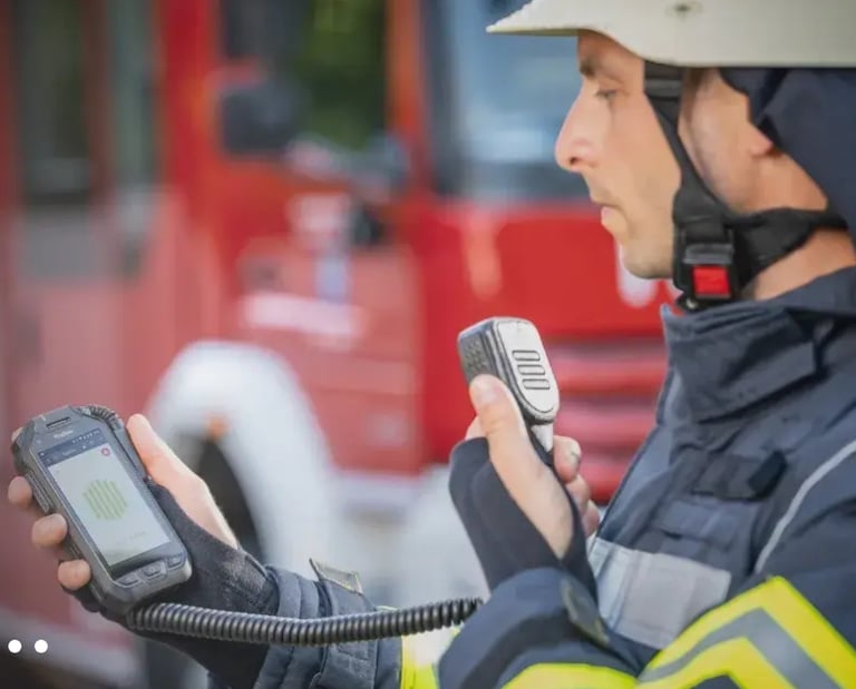 Rescatista utilizando plataforma PoC TASSTA de OSVE