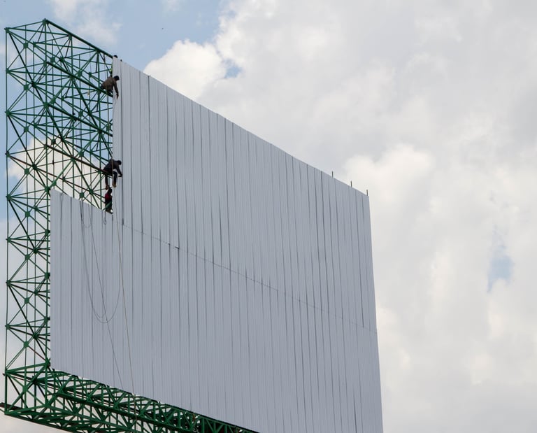 Reklaminių tentų montavimas ir demontavimas