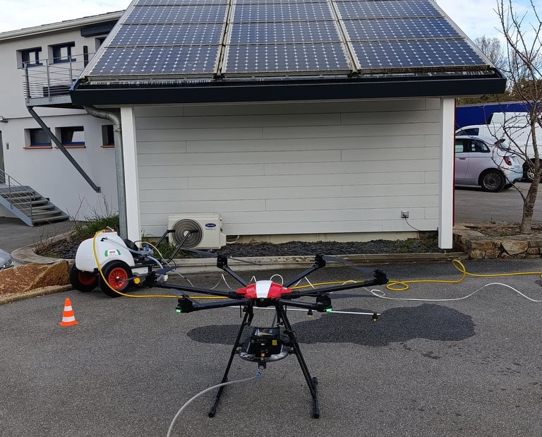 Le drone de pulvérisation prêt à remplir sa mission