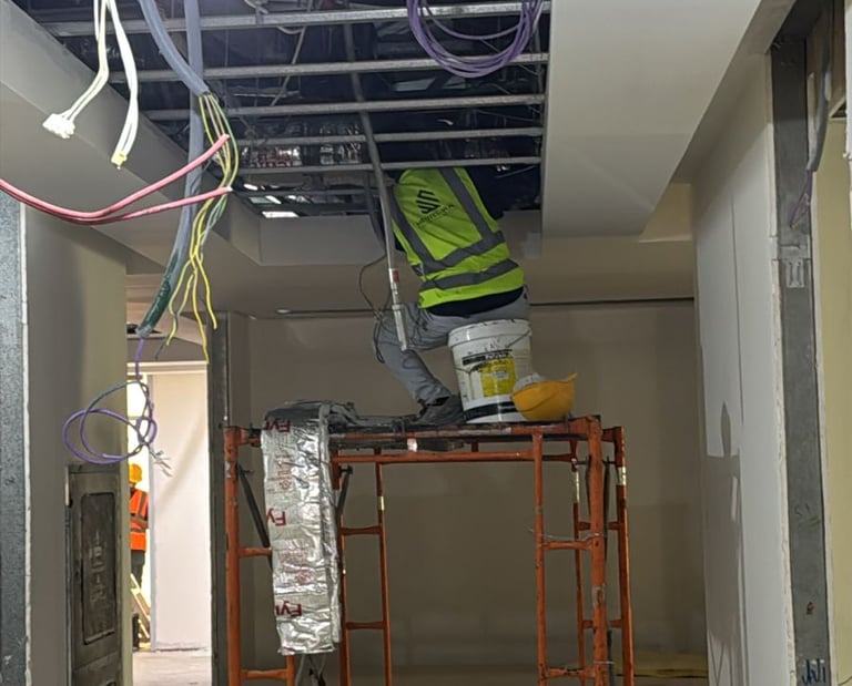 نعمل دائمًا على توفير منتجات معتمدة، عالية الجودة، وسريعة الاستجابة لضمان حماية المنشآت