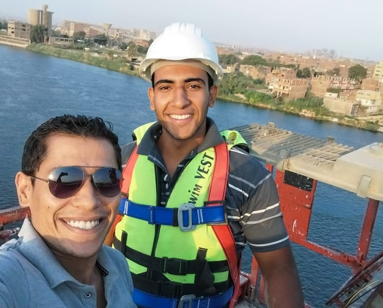 فريق الشركة من احد مواقع العمل بالقاهرة