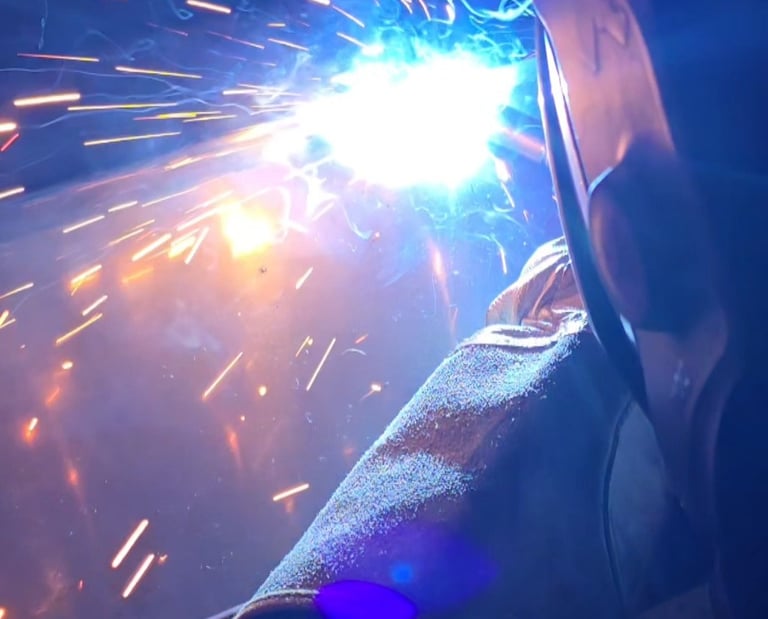 chaudronnier qui soude à artas