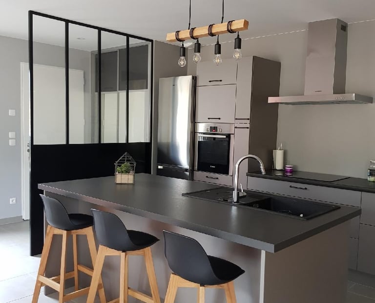 verrière en acier pour séparer une cuisine à salagnon