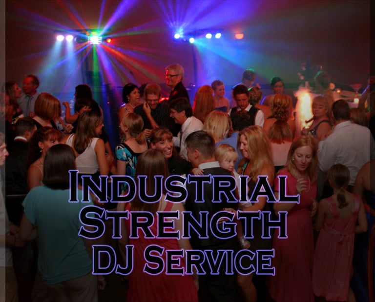 650+ Guests dancing at a Wedding at The Swan Club in Green Bay.