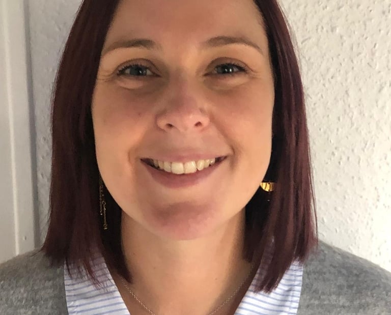 Tiffanie Curtil Directirce Lebetain-fêche l'église