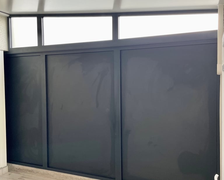 Menuiserie en Aluminium pour l'habillage et la finition d'un espace.