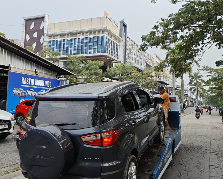 Layanan derek mobil 24 jam siap angkut kendaraan bermasalah