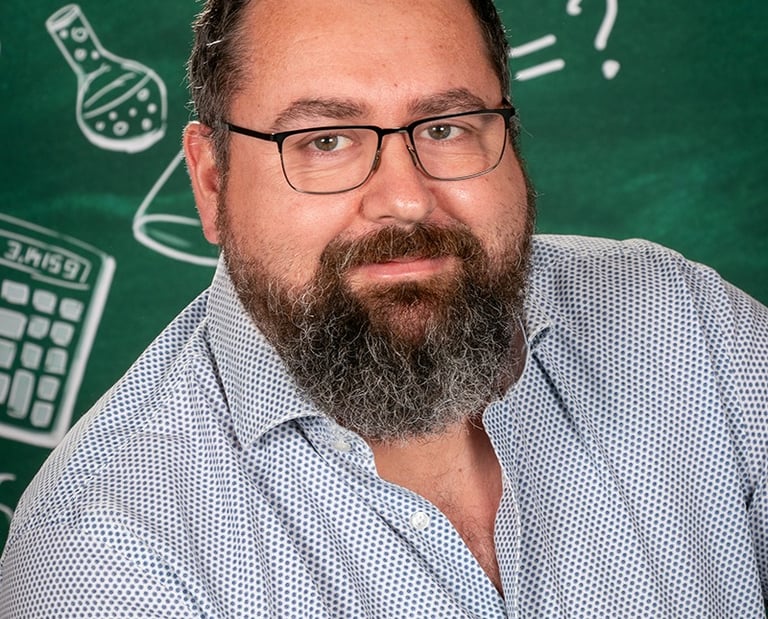 Monsieur Ludovic, instituteur primaire