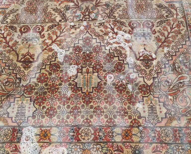 lavaggio speciale tappeto in seta