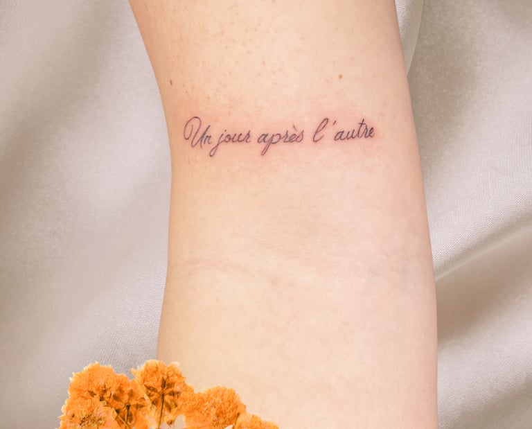 Tatouage lettrage calligraphie studio Inkorporée